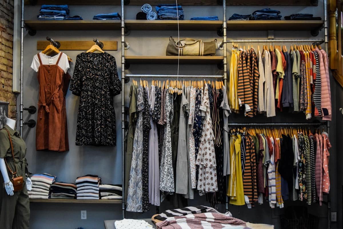 Butik fashion dengan tiang EAS